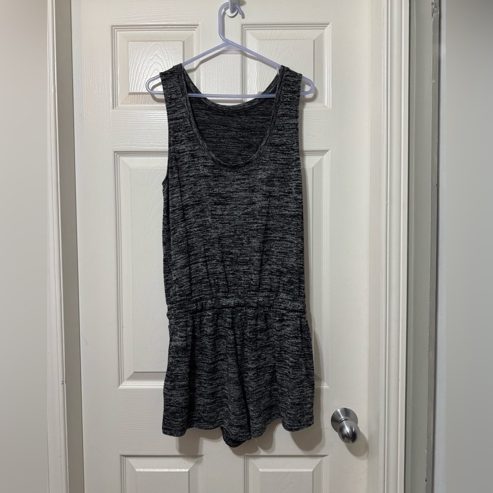 Aritzia wilfred romper size small vguc